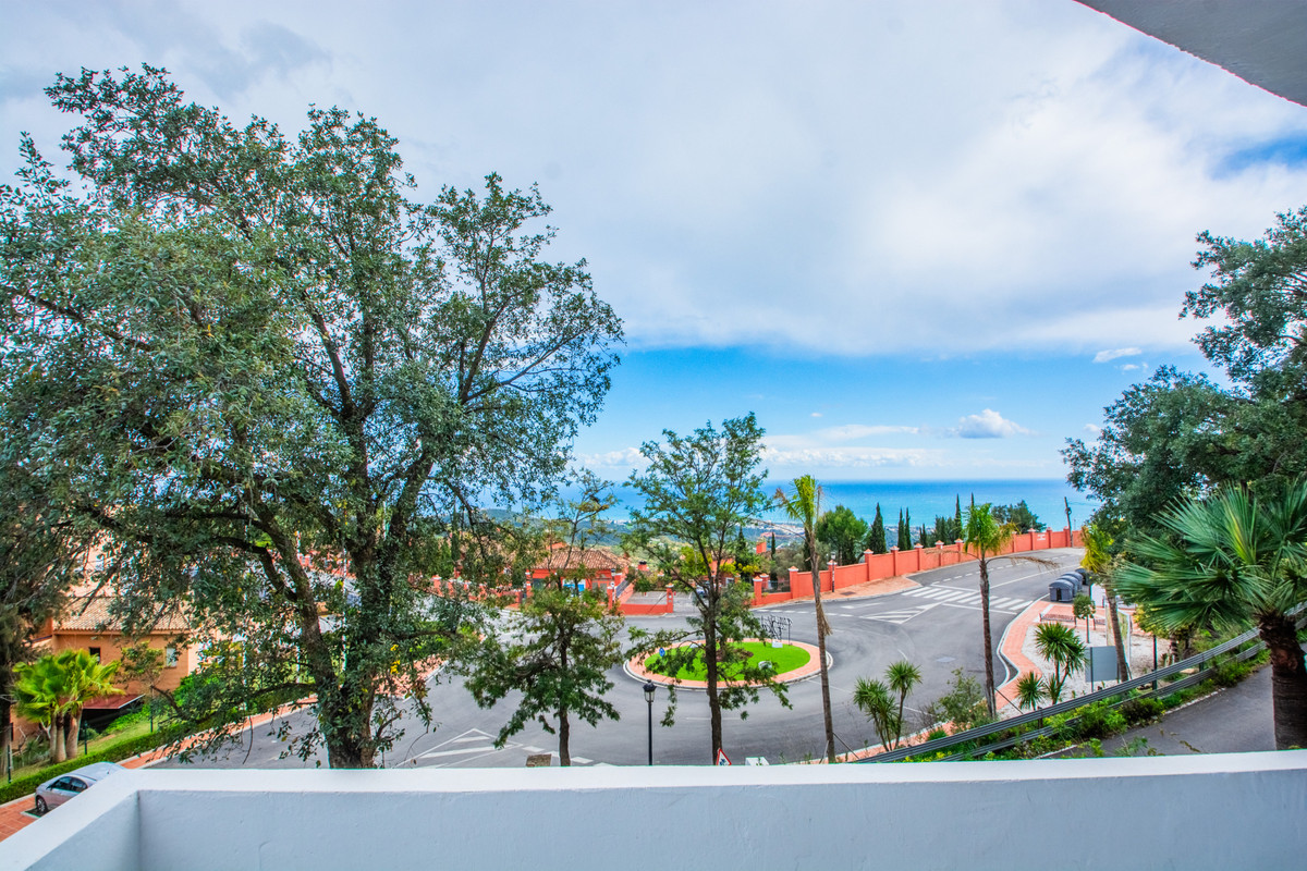 3 Bed Apartment for sale in La Mairena Costa Del Sol, Málaga, Spain