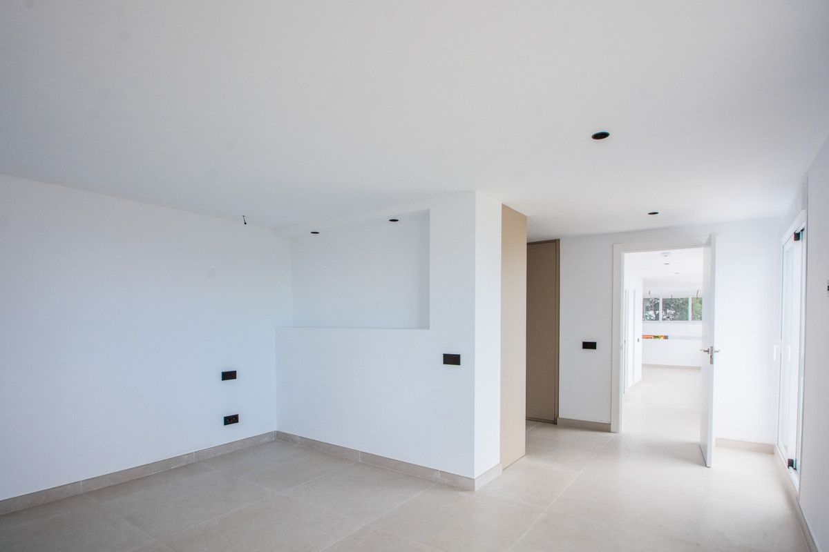 3 Bed Apartment for sale in La Mairena Costa Del Sol, Málaga, Spain