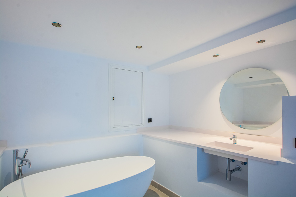 3 Bed Apartment for sale in La Mairena Costa Del Sol, Málaga, Spain