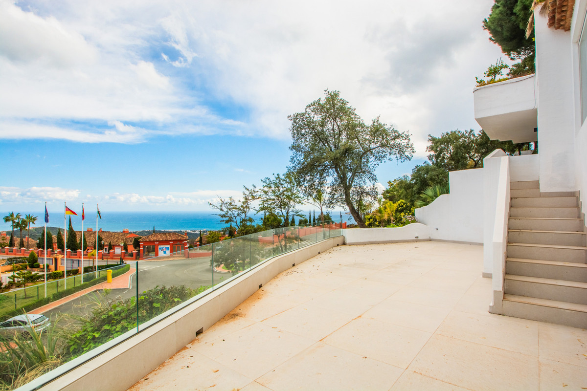 3 Bed Apartment for sale in La Mairena Costa Del Sol, Málaga, Spain