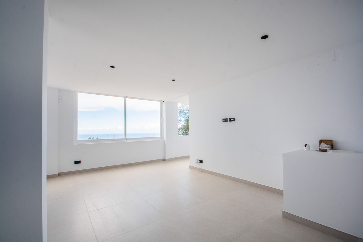 3 Bed Apartment for sale in La Mairena Costa Del Sol, Málaga, Spain