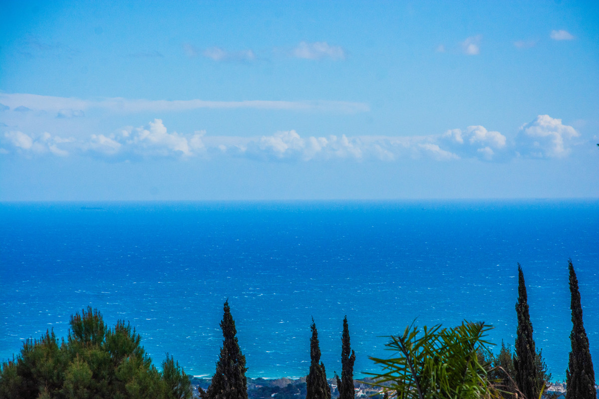 3 Bed Apartment for sale in La Mairena Costa Del Sol, Málaga, Spain