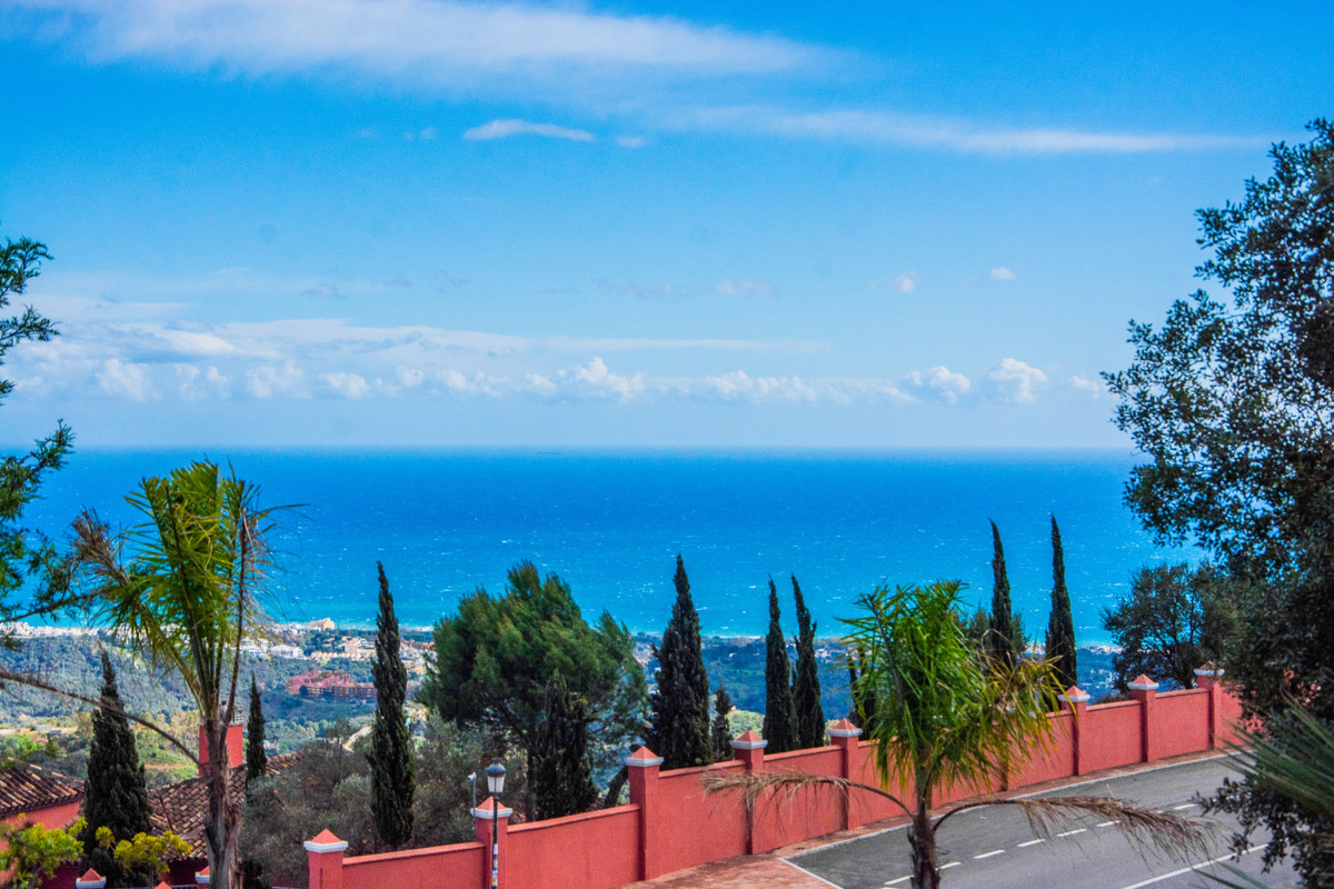 3 Bed Apartment for sale in La Mairena Costa Del Sol, Málaga, Spain