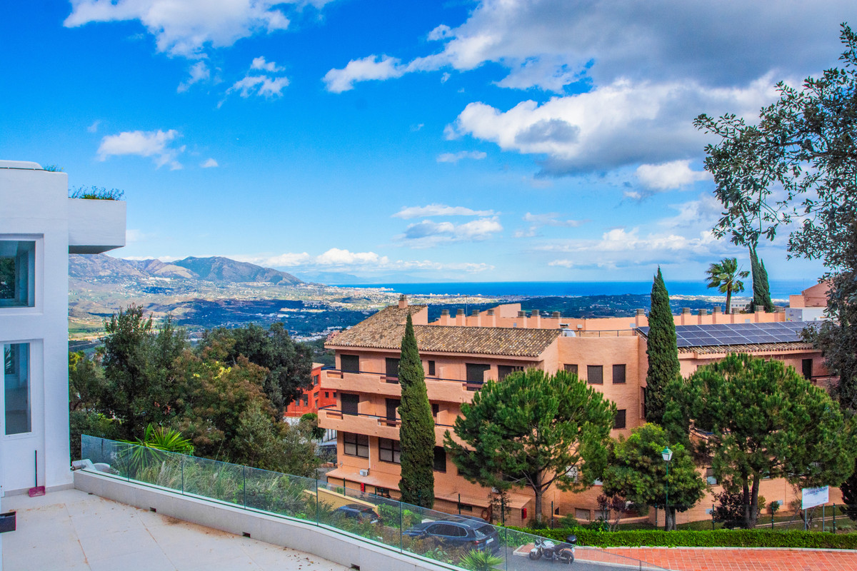 3 Bed Apartment for sale in La Mairena Costa Del Sol, Málaga, Spain