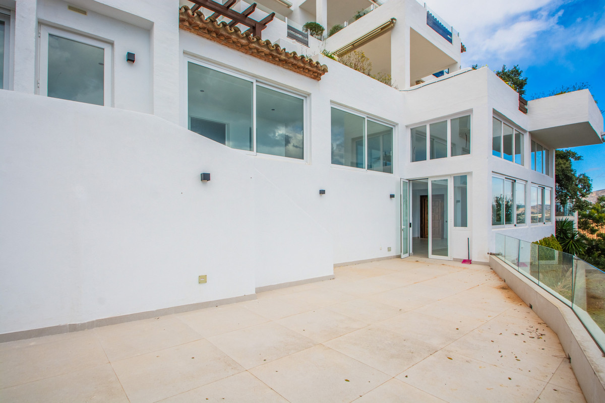3 Bed Apartment for sale in La Mairena Costa Del Sol, Málaga, Spain