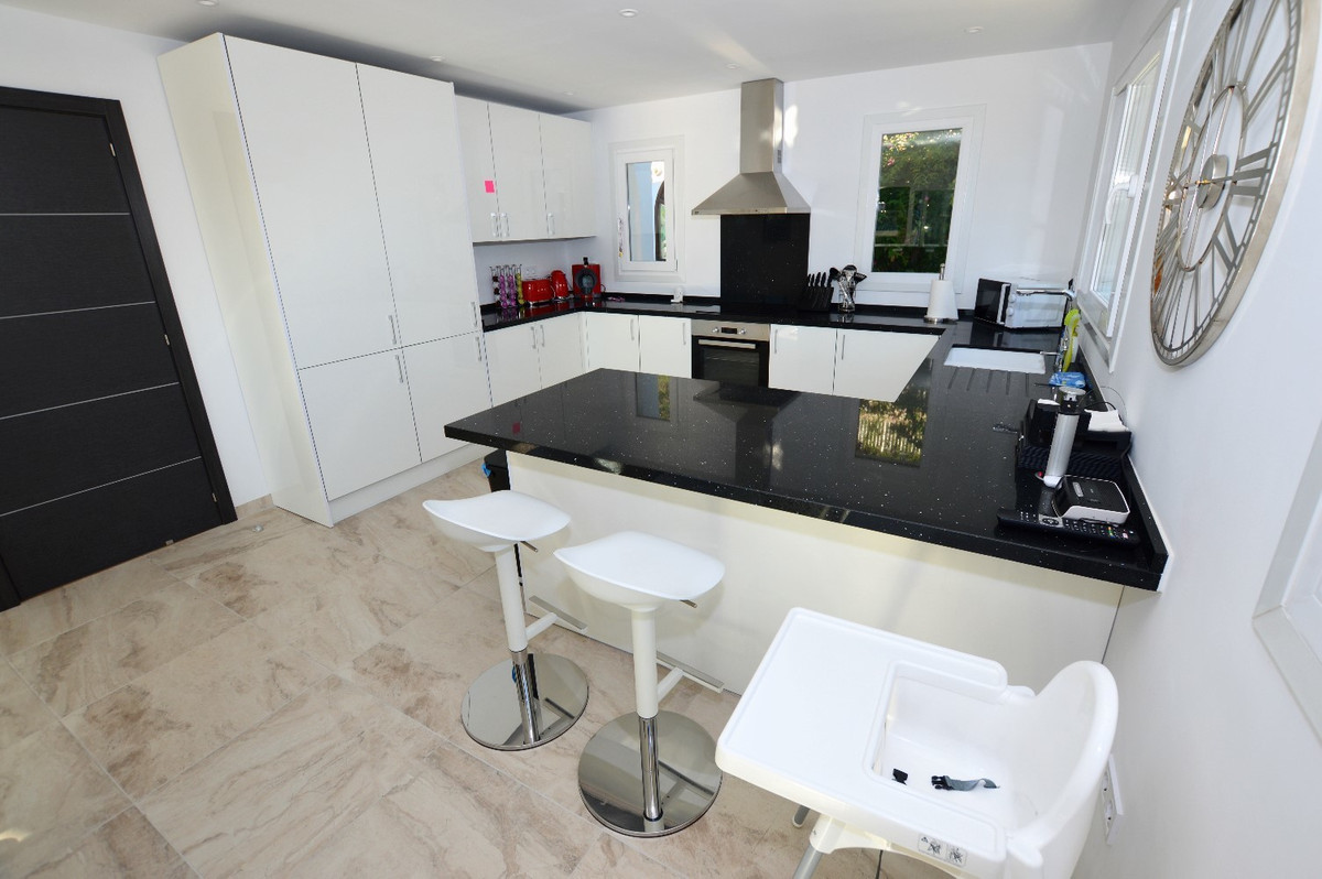 6 Bed Townhouse for sale in Benalmadena Costa Del Sol, Málaga, Spain