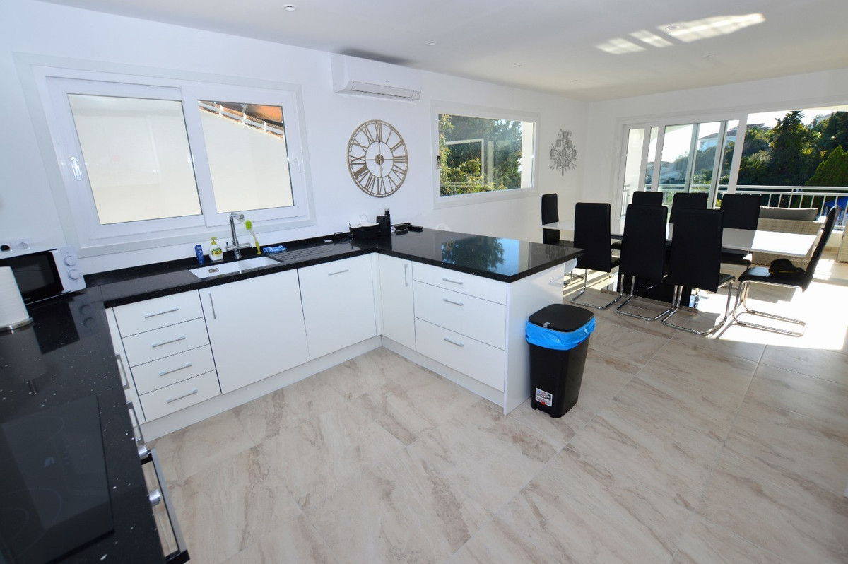 6 Bed Townhouse for sale in Benalmadena Costa Del Sol, Málaga, Spain