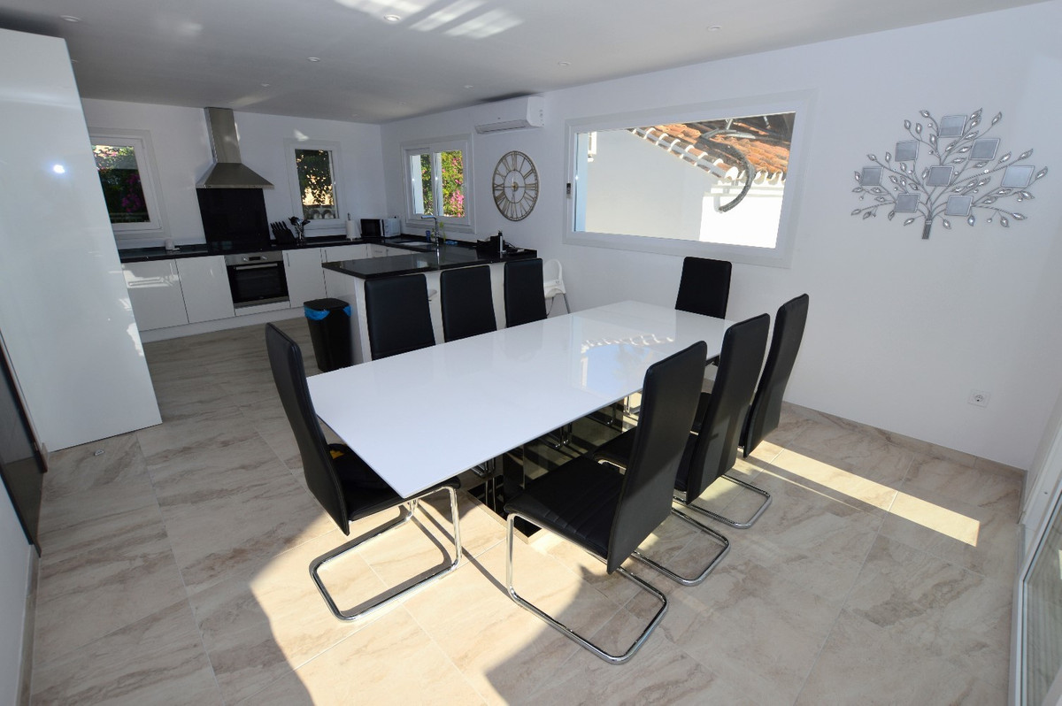 6 Bed Townhouse for sale in Benalmadena Costa Del Sol, Málaga, Spain