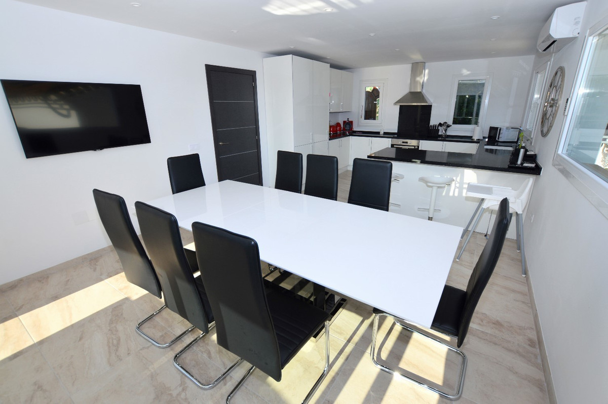 6 Bed Townhouse for sale in Benalmadena Costa Del Sol, Málaga, Spain