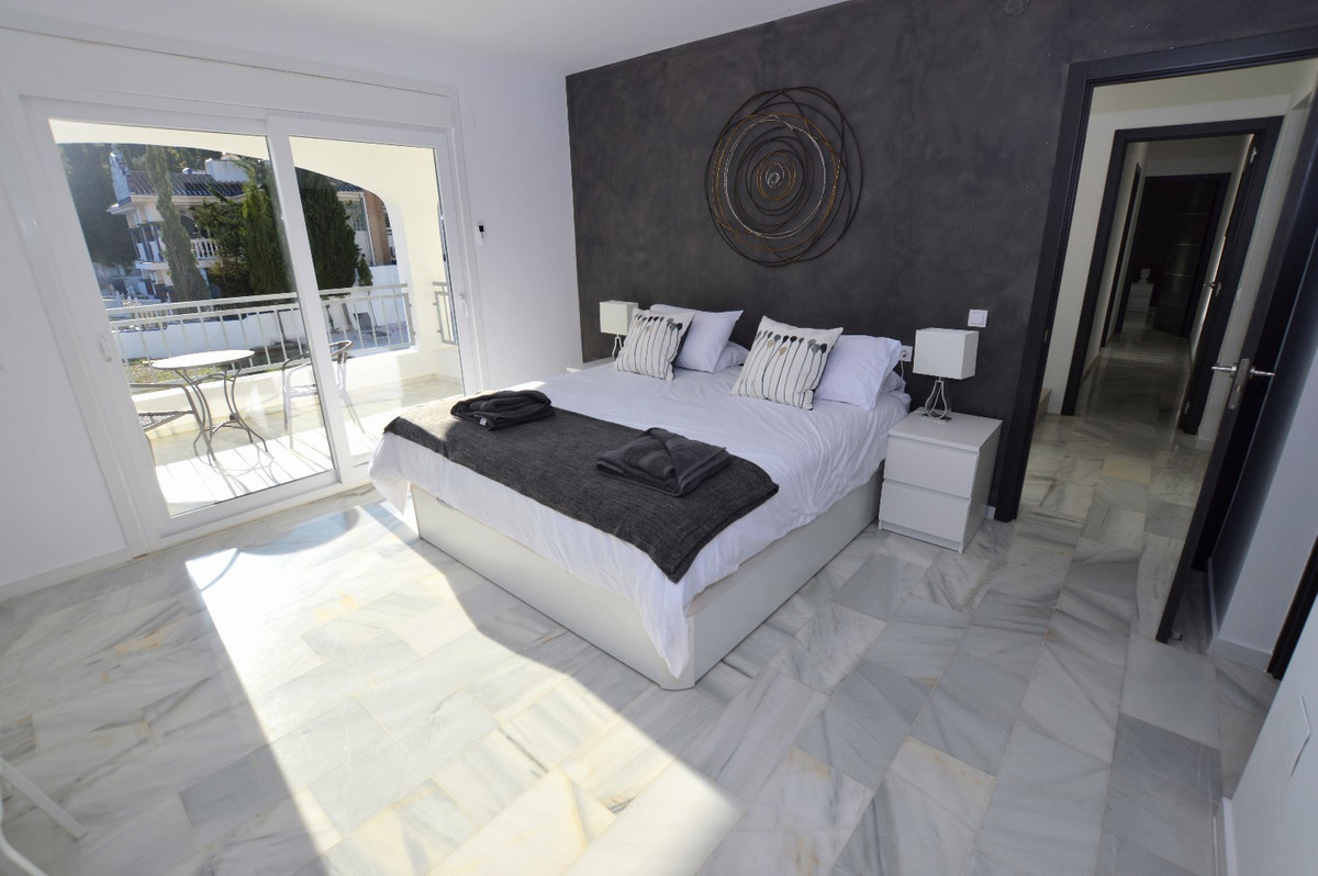 6 Bed Townhouse for sale in Benalmadena Costa Del Sol, Málaga, Spain