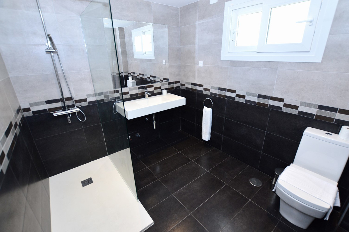 6 Bed Townhouse for sale in Benalmadena Costa Del Sol, Málaga, Spain