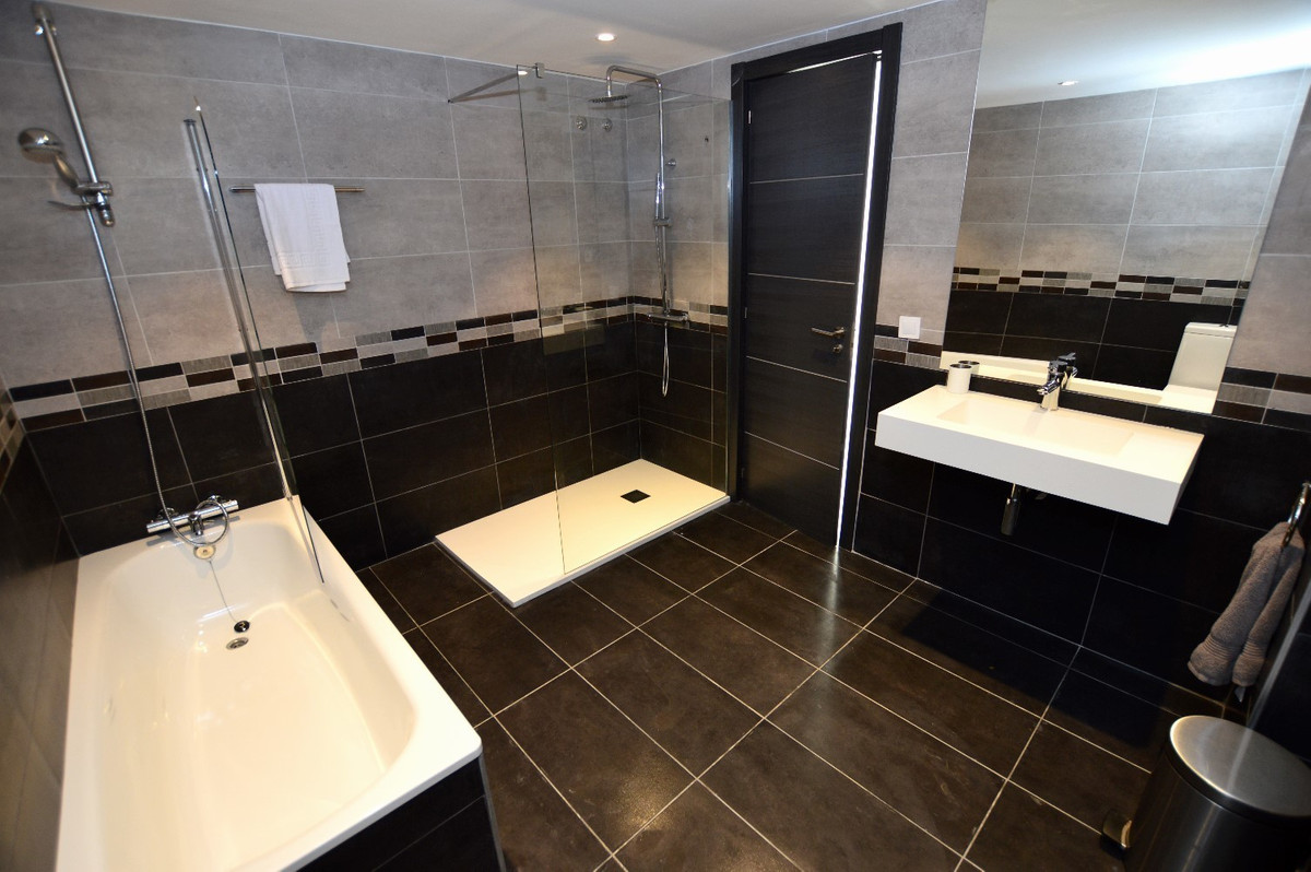 6 Bed Townhouse for sale in Benalmadena Costa Del Sol, Málaga, Spain