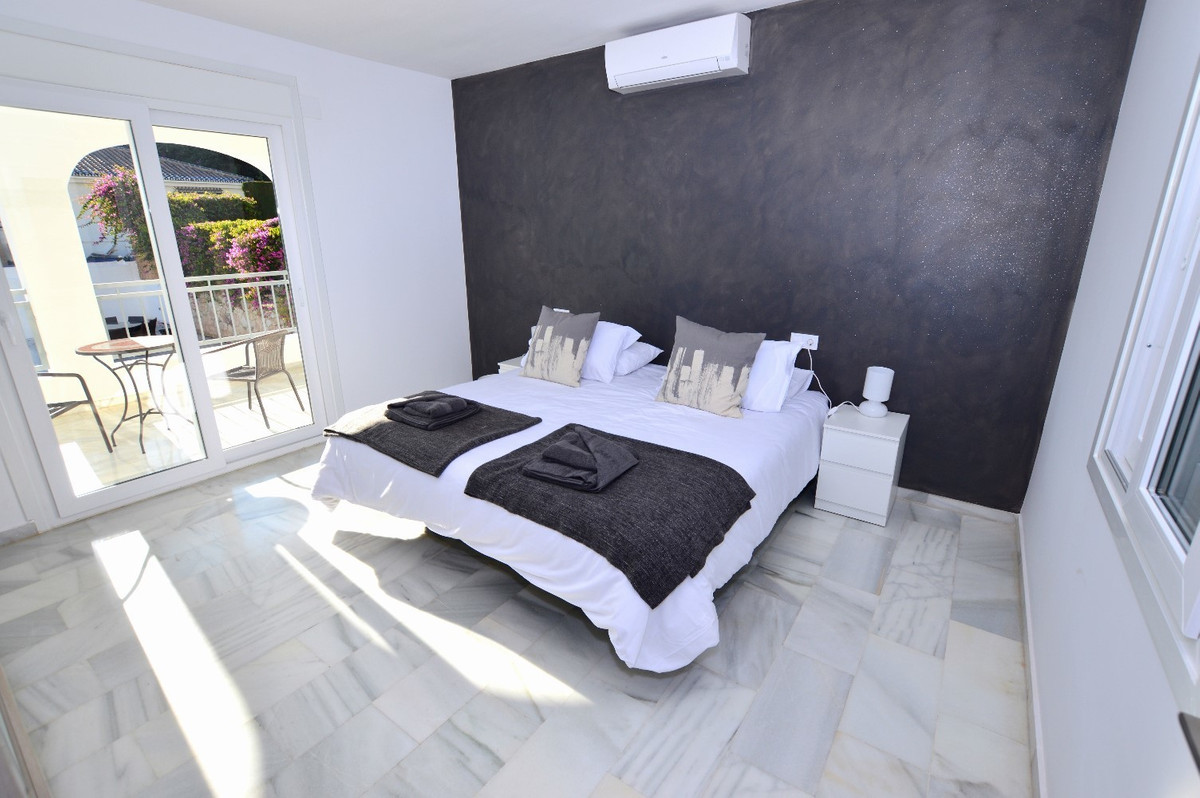 6 Bed Townhouse for sale in Benalmadena Costa Del Sol, Málaga, Spain