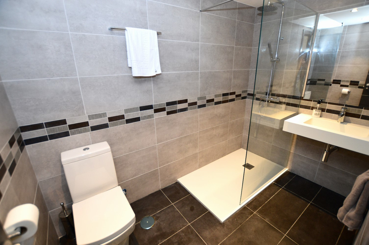 6 Bed Townhouse for sale in Benalmadena Costa Del Sol, Málaga, Spain
