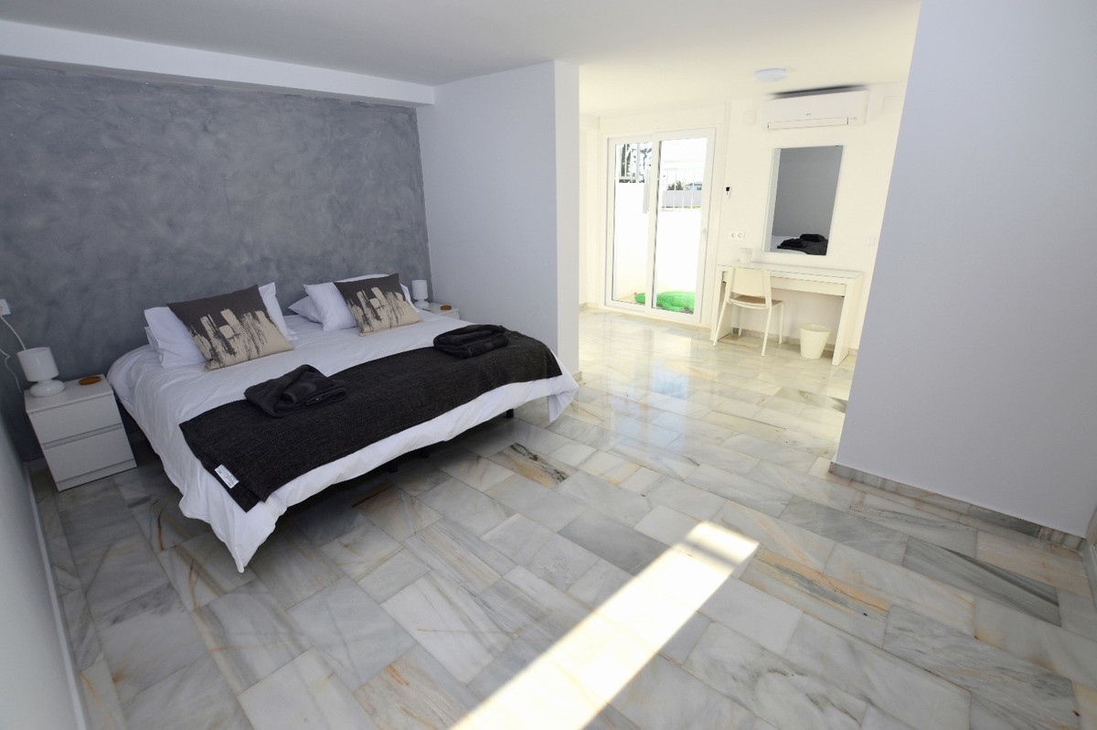 6 Bed Townhouse for sale in Benalmadena Costa Del Sol, Málaga, Spain