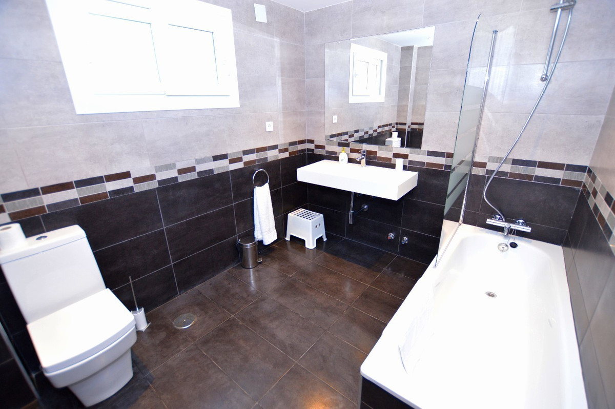 6 Bed Townhouse for sale in Benalmadena Costa Del Sol, Málaga, Spain