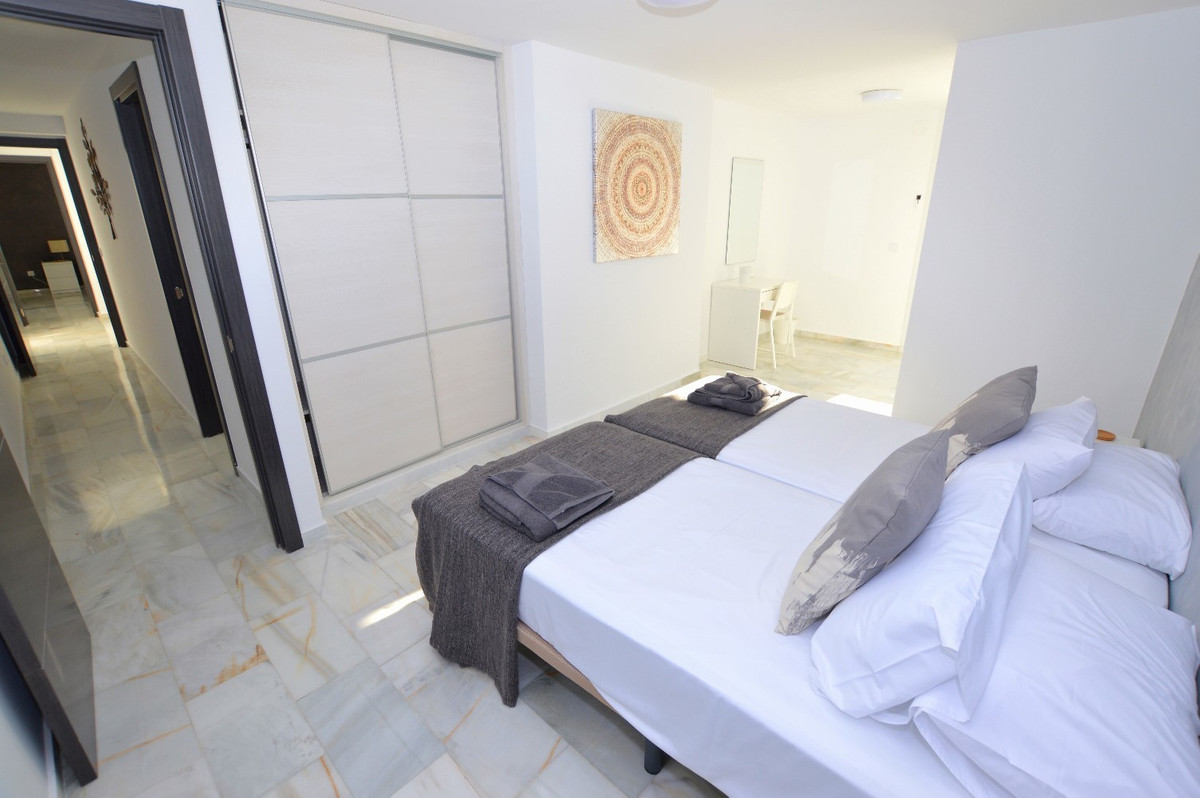 6 Bed Townhouse for sale in Benalmadena Costa Del Sol, Málaga, Spain