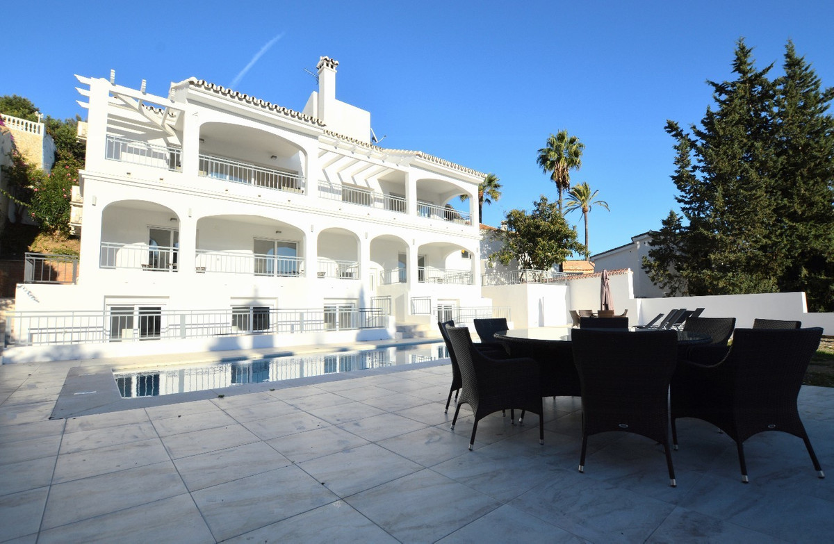 6 Bed Townhouse for sale in Benalmadena Costa Del Sol, Málaga, Spain