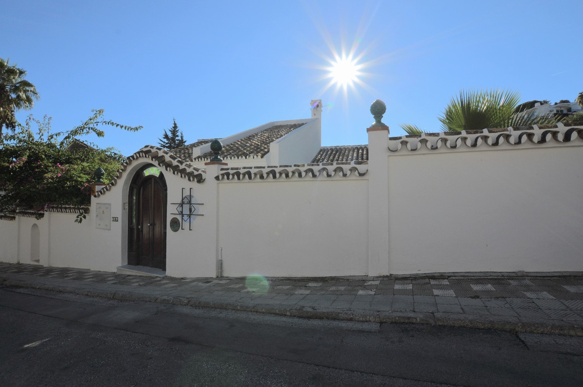 6 Bed Townhouse for sale in Benalmadena Costa Del Sol, Málaga, Spain