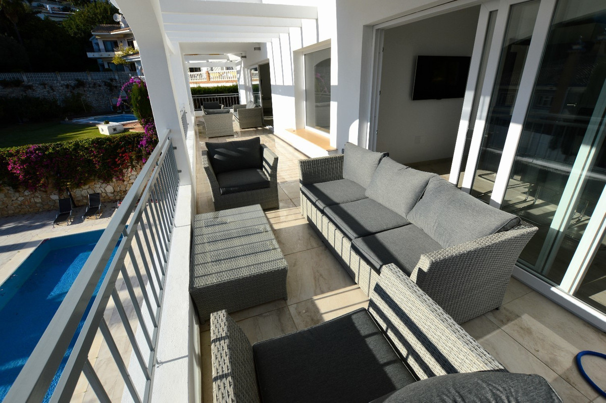 6 Bed Townhouse for sale in Benalmadena Costa Del Sol, Málaga, Spain