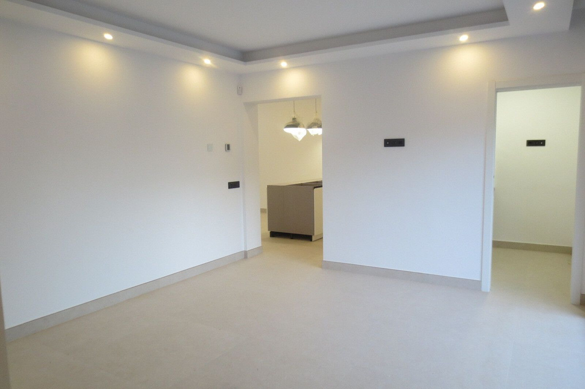 Se vende Villa - Chalet de 4 dormitorios en Costa Del Sol, Málaga, España