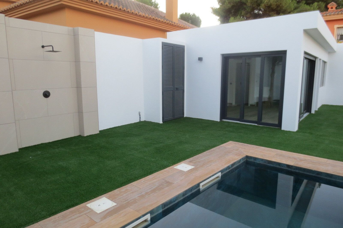 Se vende Villa - Chalet de 4 dormitorios en Costa Del Sol, Málaga, España