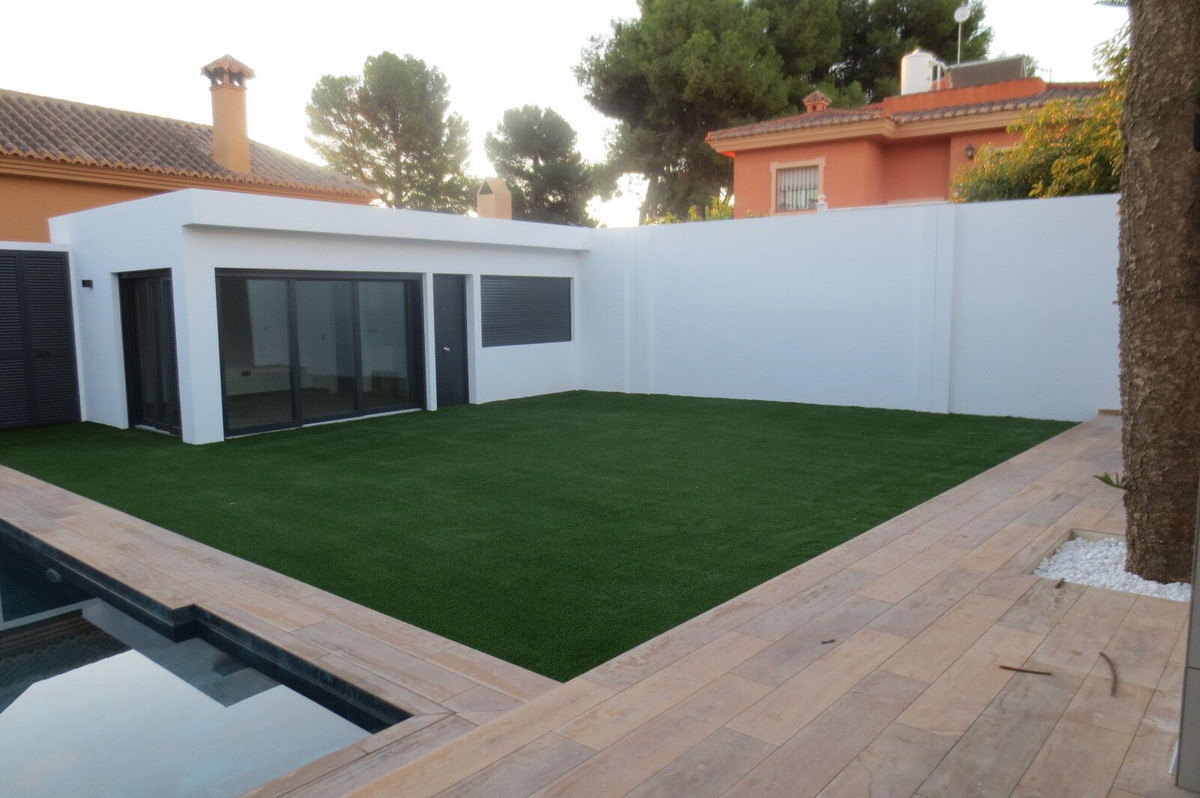 Se vende Villa - Chalet de 4 dormitorios en Costa Del Sol, Málaga, España