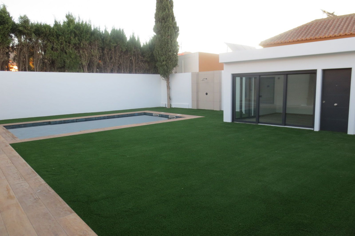 Se vende Villa - Chalet de 4 dormitorios en Costa Del Sol, Málaga, España