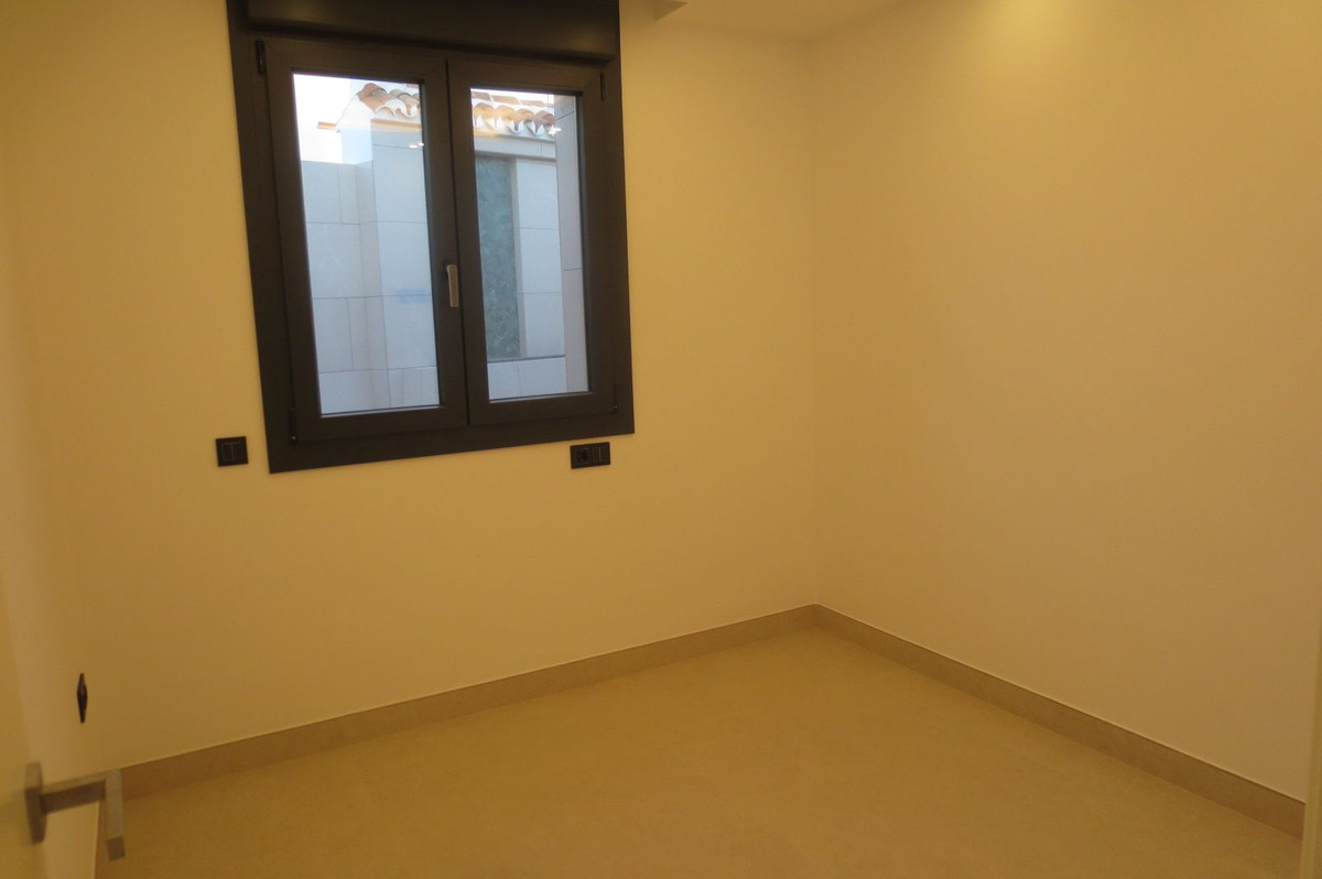 Se vende Villa - Chalet de 4 dormitorios en Costa Del Sol, Málaga, España