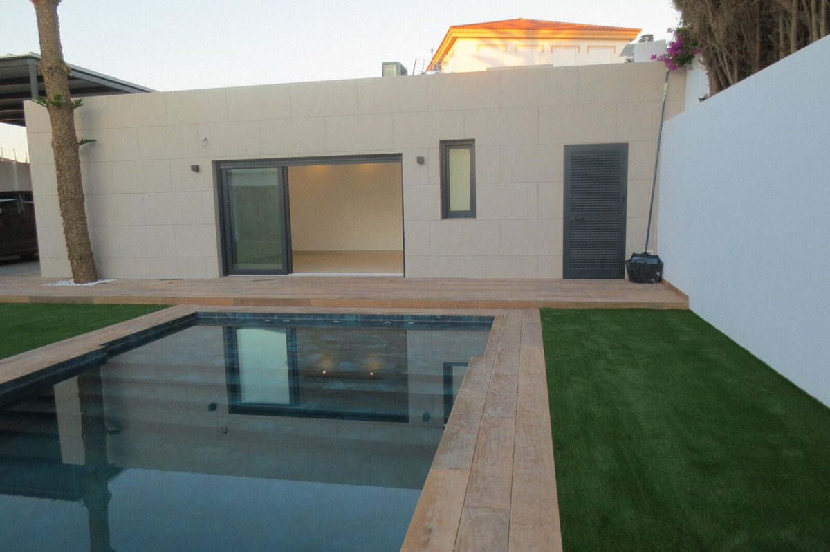 Se vende Villa - Chalet de 4 dormitorios en Costa Del Sol, Málaga, España