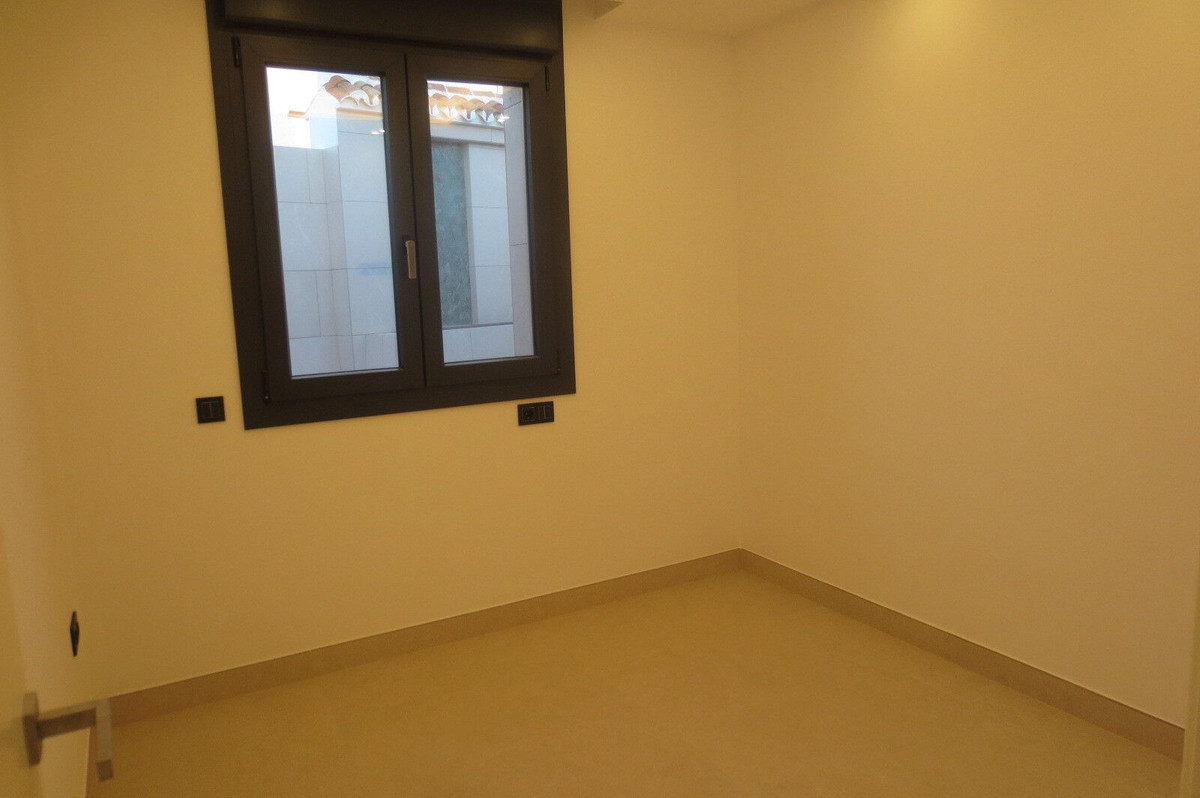 Se vende Villa - Chalet de 4 dormitorios en Costa Del Sol, Málaga, España