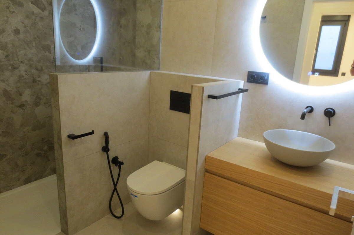 Se vende Villa - Chalet de 4 dormitorios en Costa Del Sol, Málaga, España