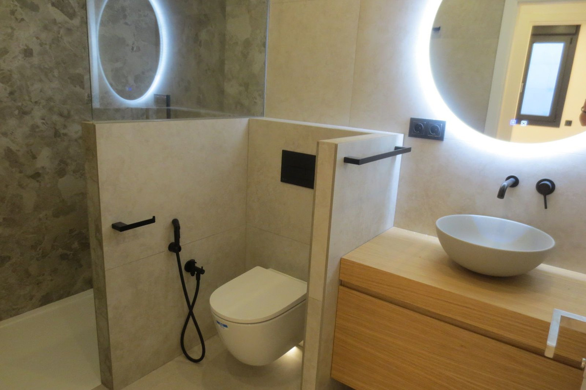 Se vende Villa - Chalet de 4 dormitorios en Costa Del Sol, Málaga, España