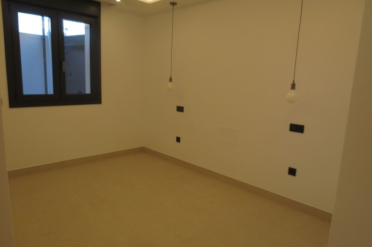 Se vende Villa - Chalet de 4 dormitorios en Costa Del Sol, Málaga, España