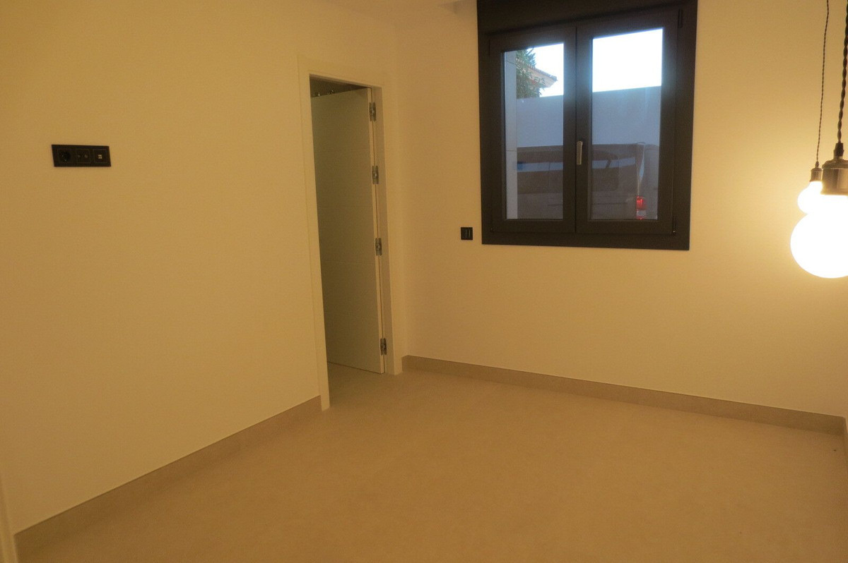 Se vende Villa - Chalet de 4 dormitorios en Costa Del Sol, Málaga, España