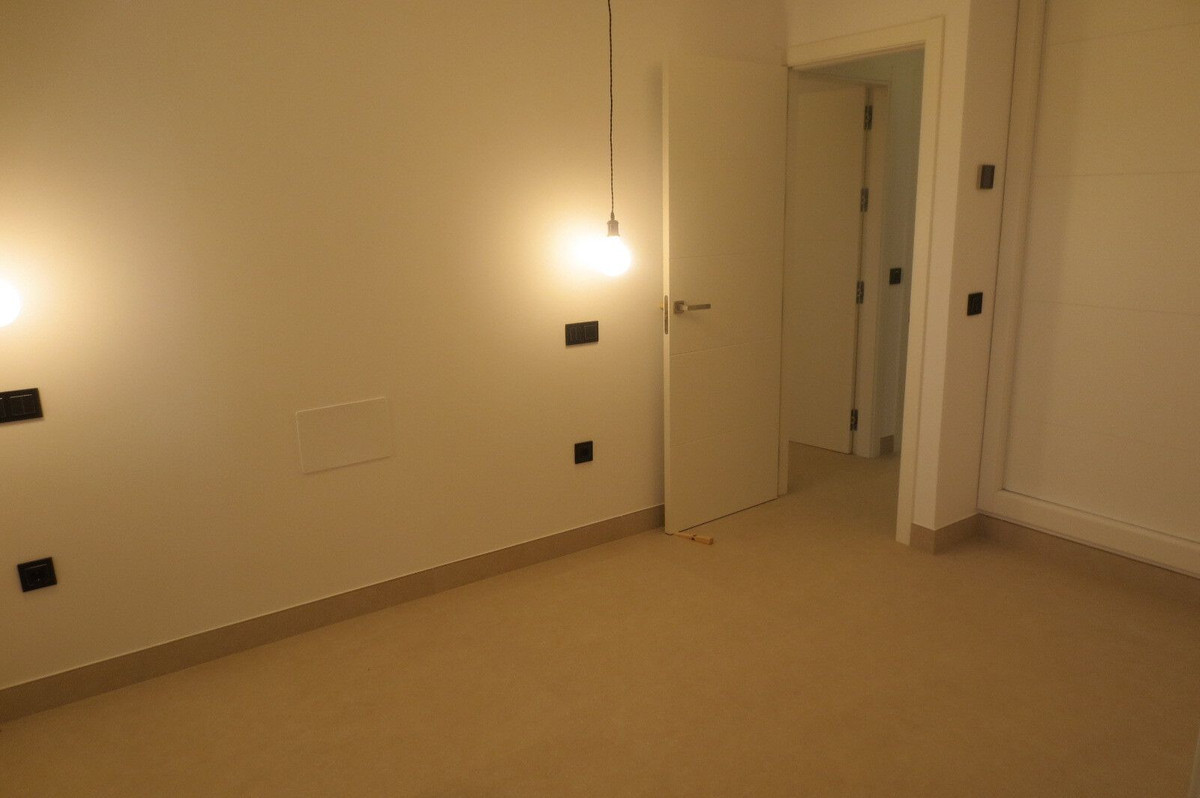 Se vende Villa - Chalet de 4 dormitorios en Costa Del Sol, Málaga, España