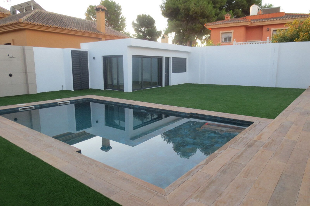 Se vende Villa - Chalet de 4 dormitorios en Costa Del Sol, Málaga, España