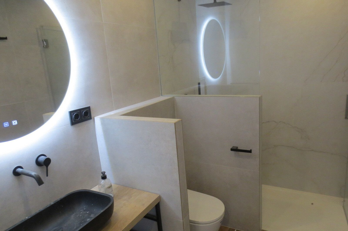 Se vende Villa - Chalet de 4 dormitorios en Costa Del Sol, Málaga, España