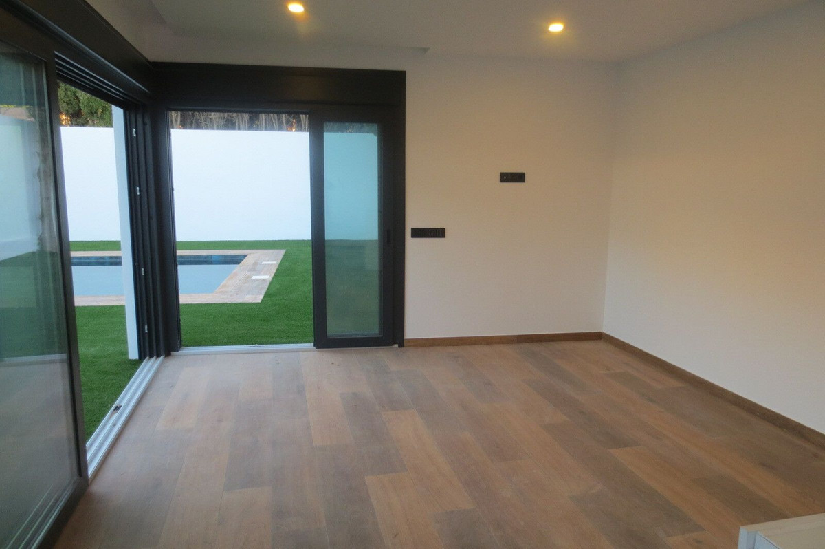 Se vende Villa - Chalet de 4 dormitorios en Costa Del Sol, Málaga, España