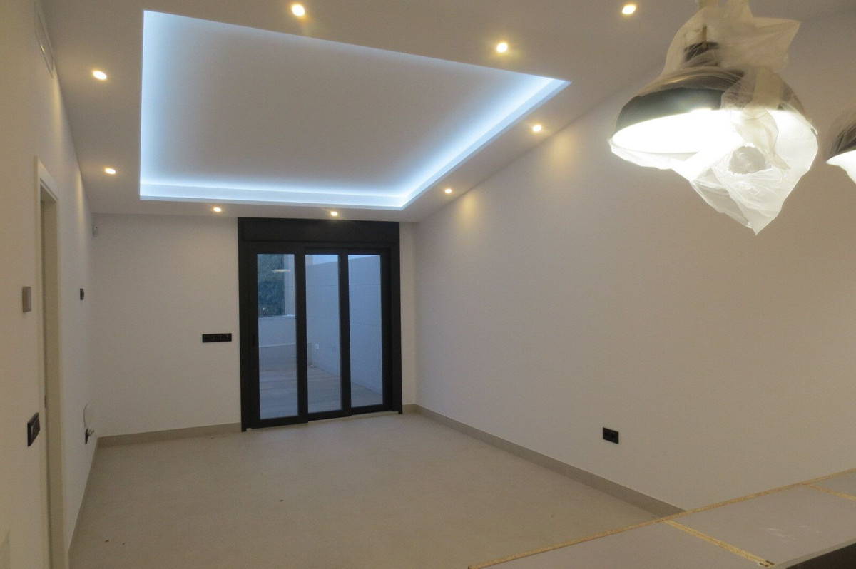 Se vende Villa - Chalet de 4 dormitorios en Costa Del Sol, Málaga, España