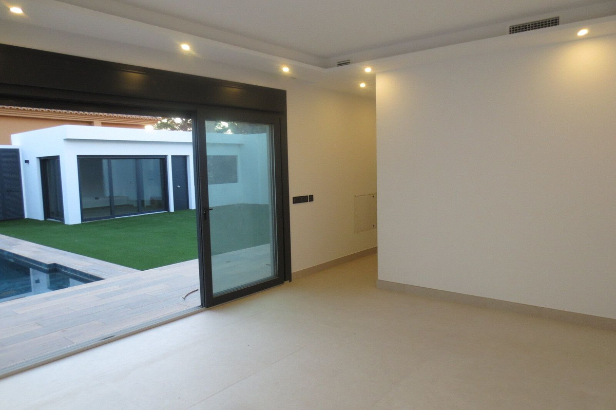 Se vende Villa - Chalet de 4 dormitorios en Costa Del Sol, Málaga, España