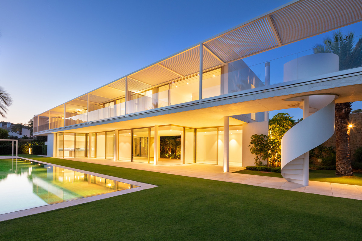 Se vende Villa - Chalet de 5 dormitorios en Costa Del Sol, Málaga, España