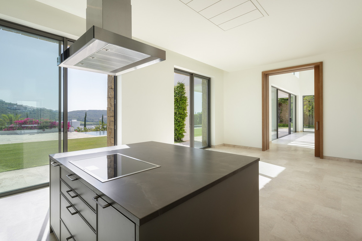 5 Bed Townhouse for sale in Casares Costa Del Sol, Málaga, Spain