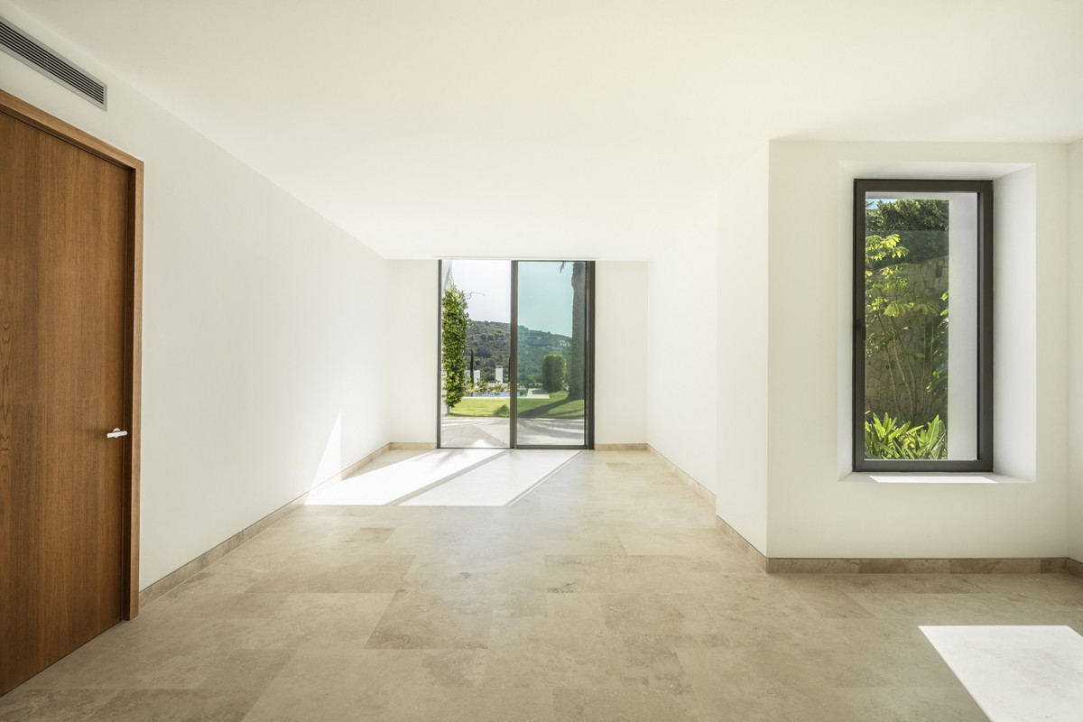 5 Bed Townhouse for sale in Casares Costa Del Sol, Málaga, Spain
