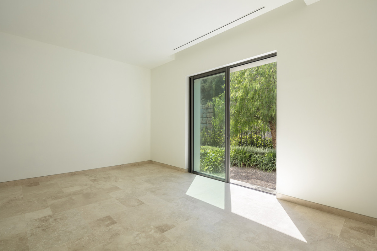 5 Bed Townhouse for sale in Casares Costa Del Sol, Málaga, Spain