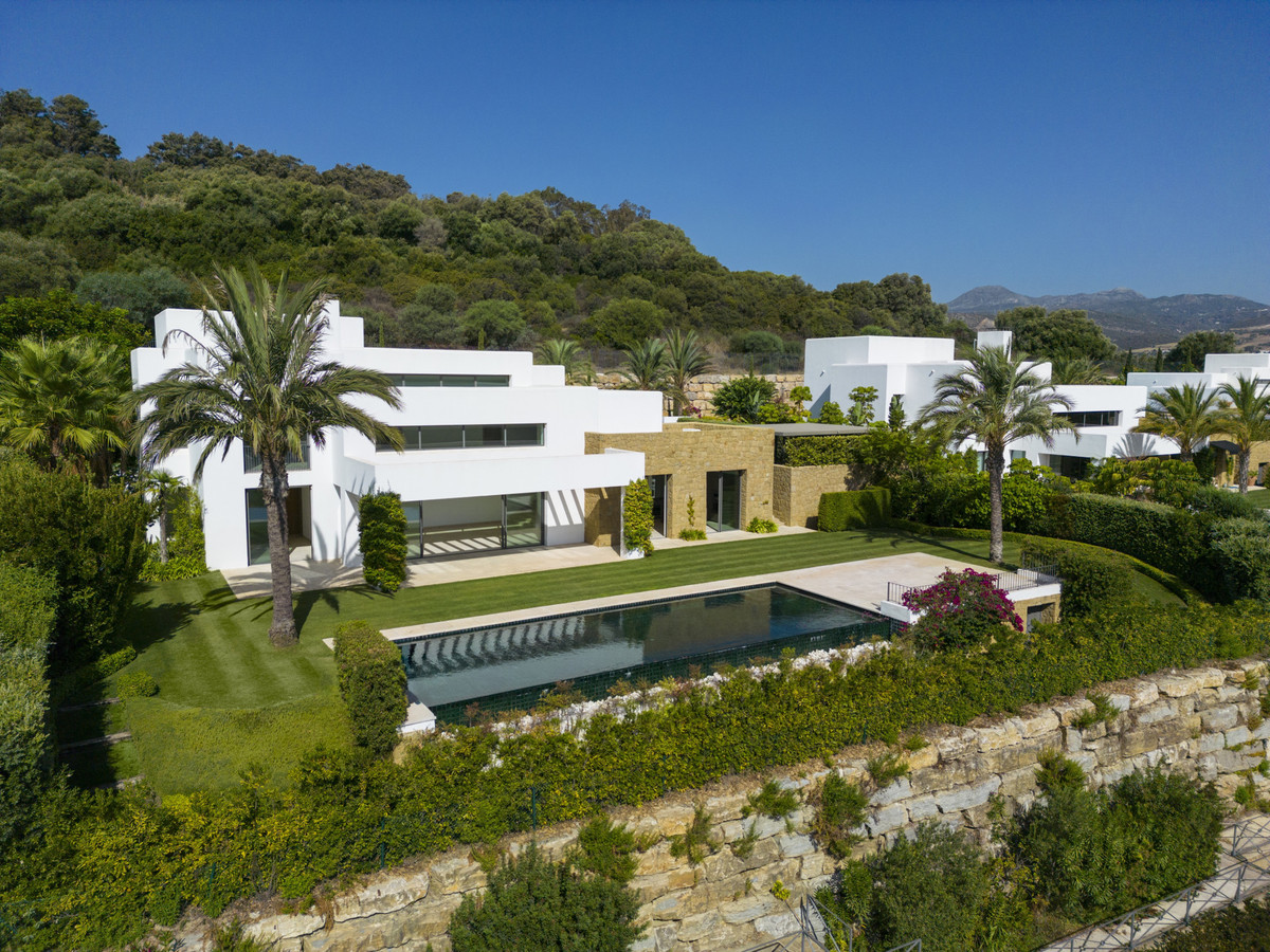 5 Bed Townhouse for sale in Casares Costa Del Sol, Málaga, Spain