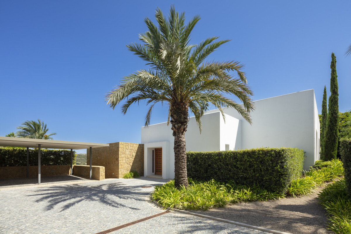 5 Bed Townhouse for sale in Casares Costa Del Sol, Málaga, Spain