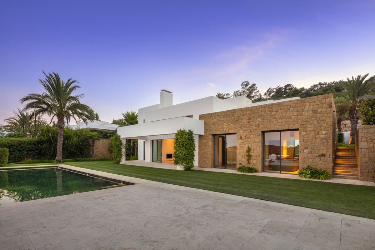 5 Bed Townhouse for sale in Casares Costa Del Sol, Málaga, Spain