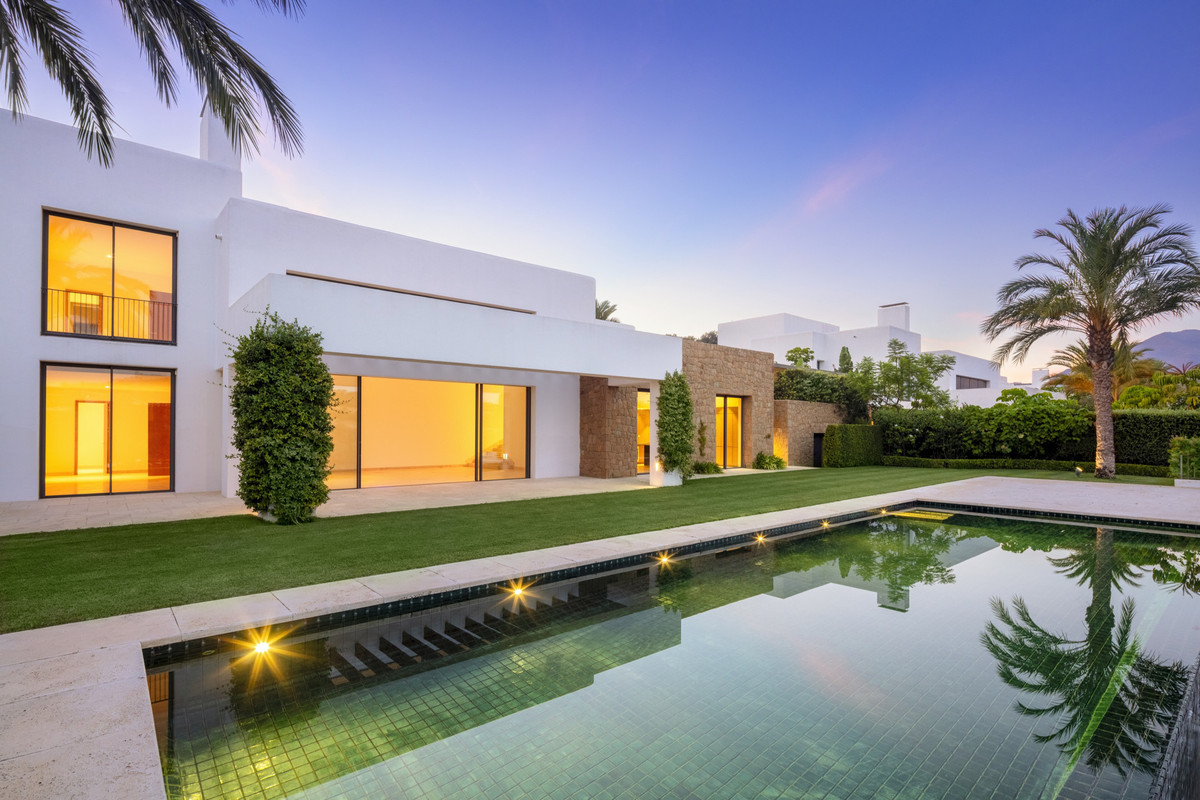 5 Bed Townhouse for sale in Casares Costa Del Sol, Málaga, Spain