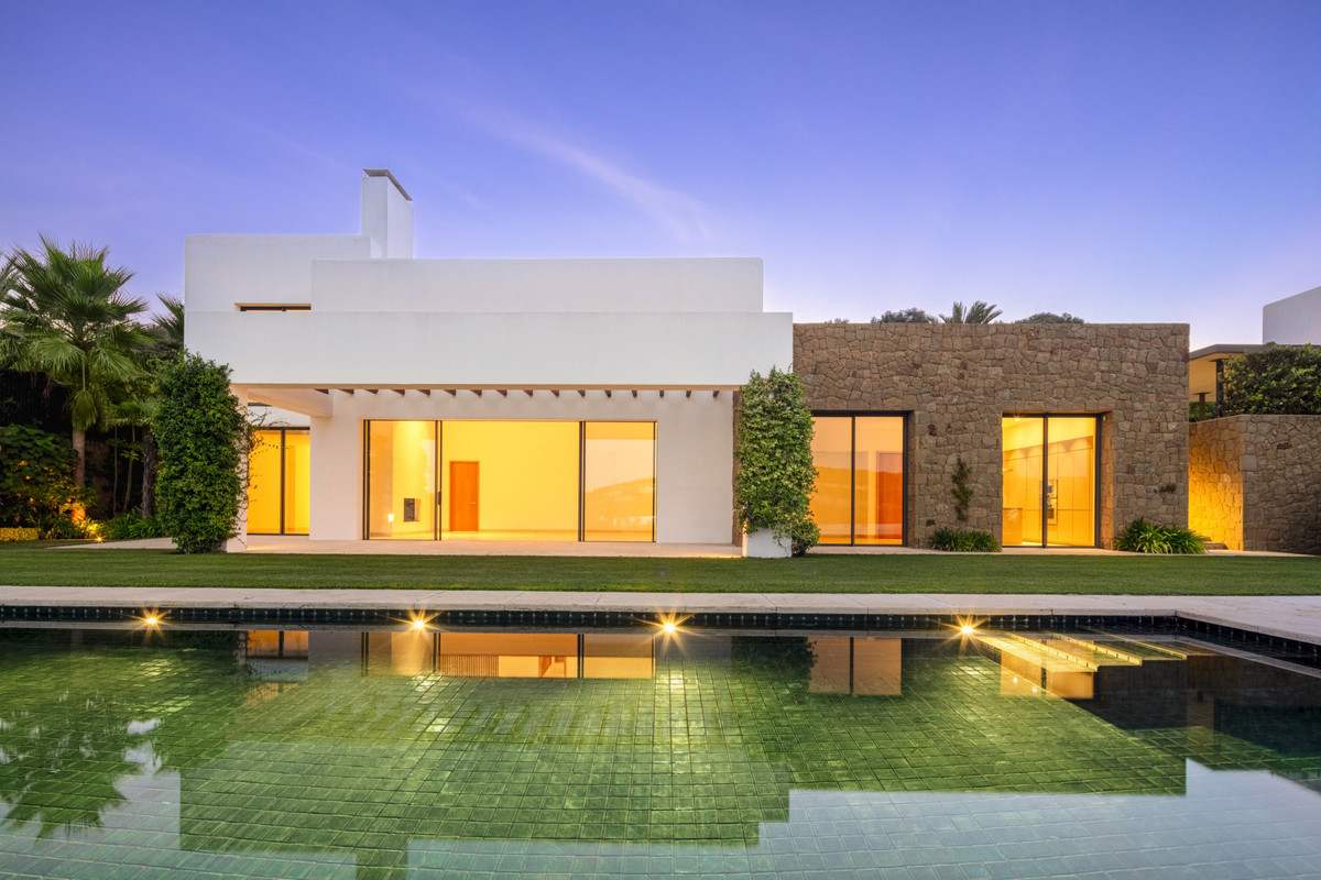 5 Bed Townhouse for sale in Casares Costa Del Sol, Málaga, Spain